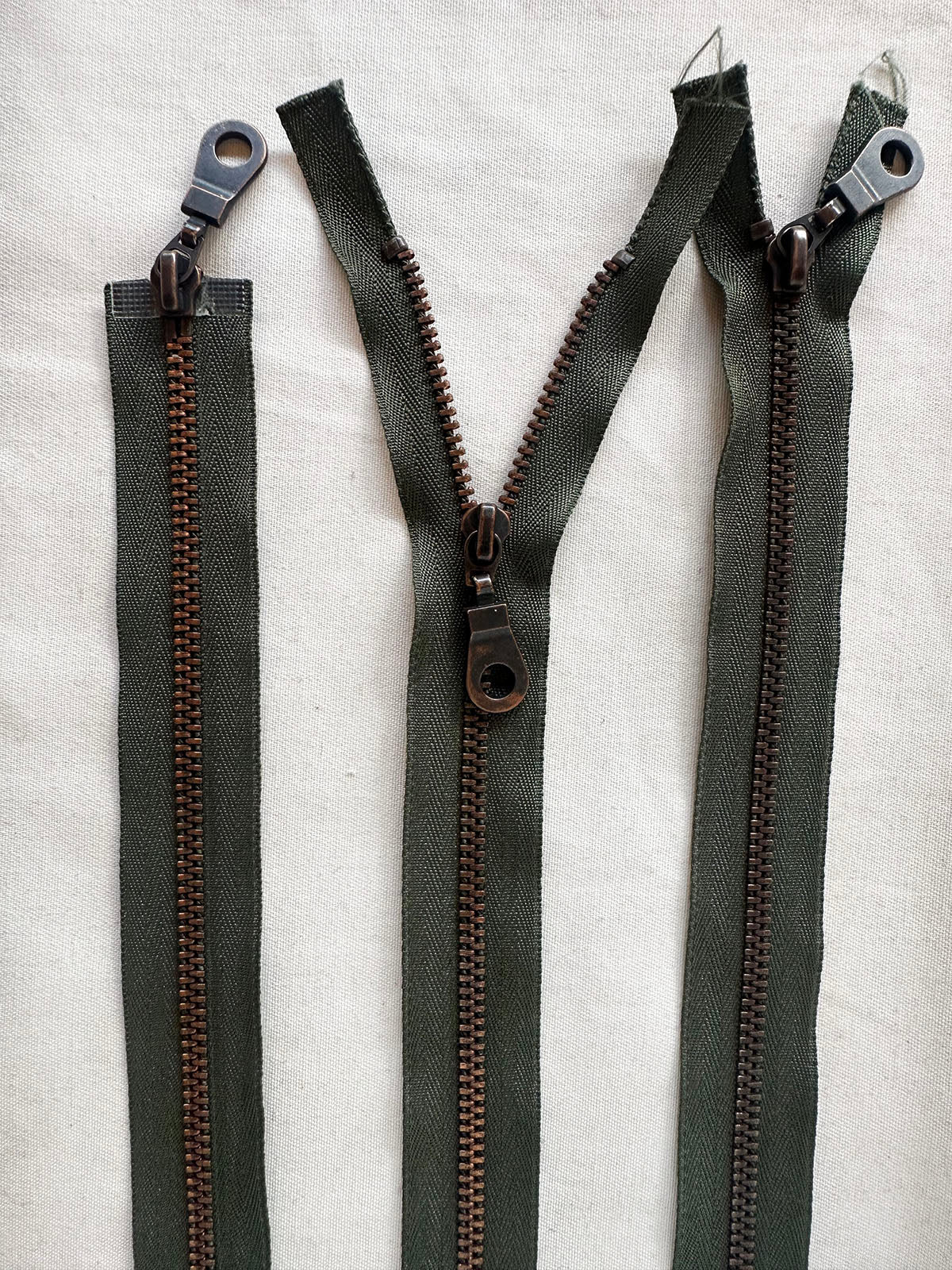 2 Way Separating Pine Green Zipper 26.5" - L'Etoffe Fabrics LLC