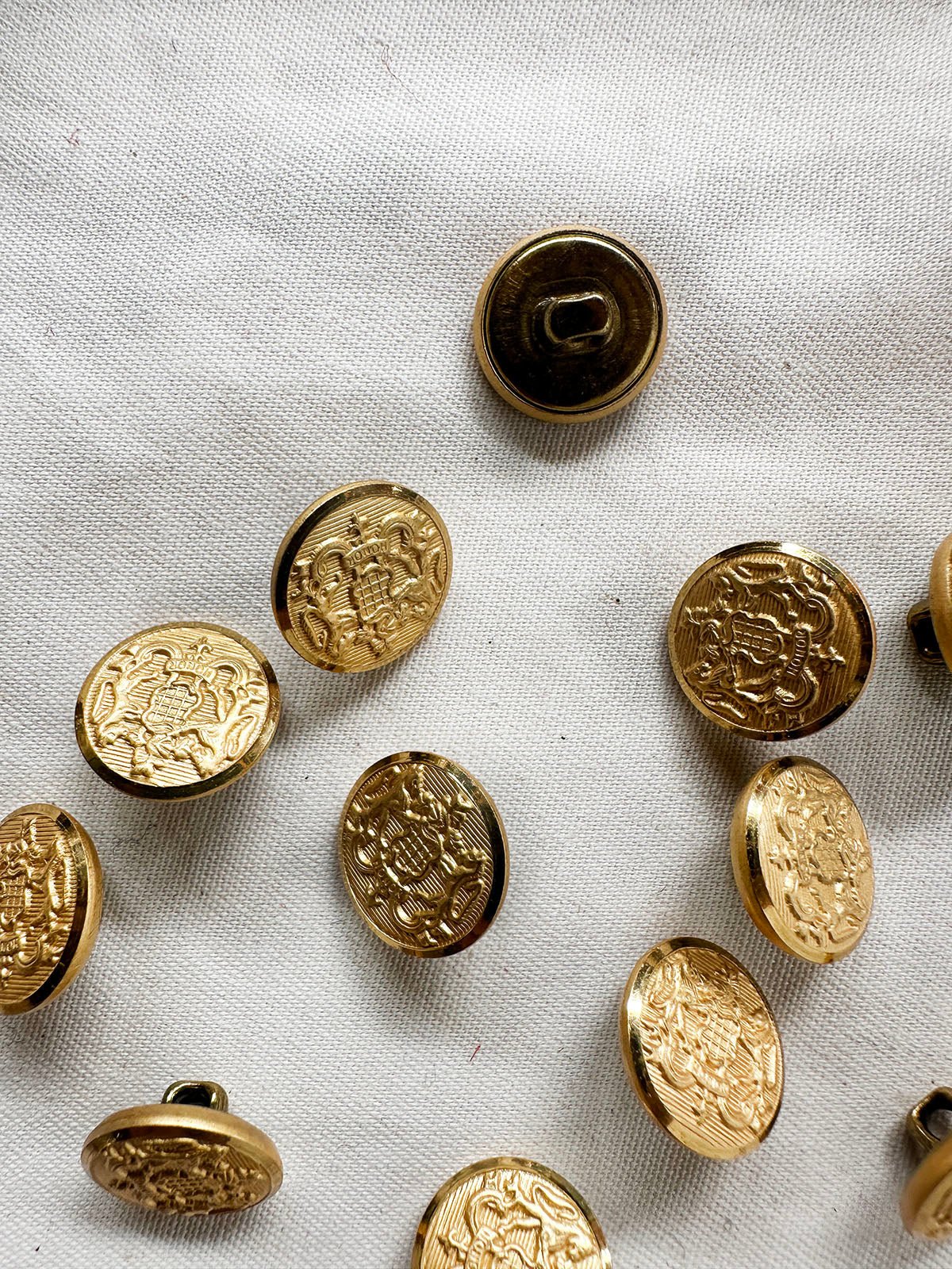 Gold Coat Of Arms Price Per Button - L'Etoffe Fabrics LLC