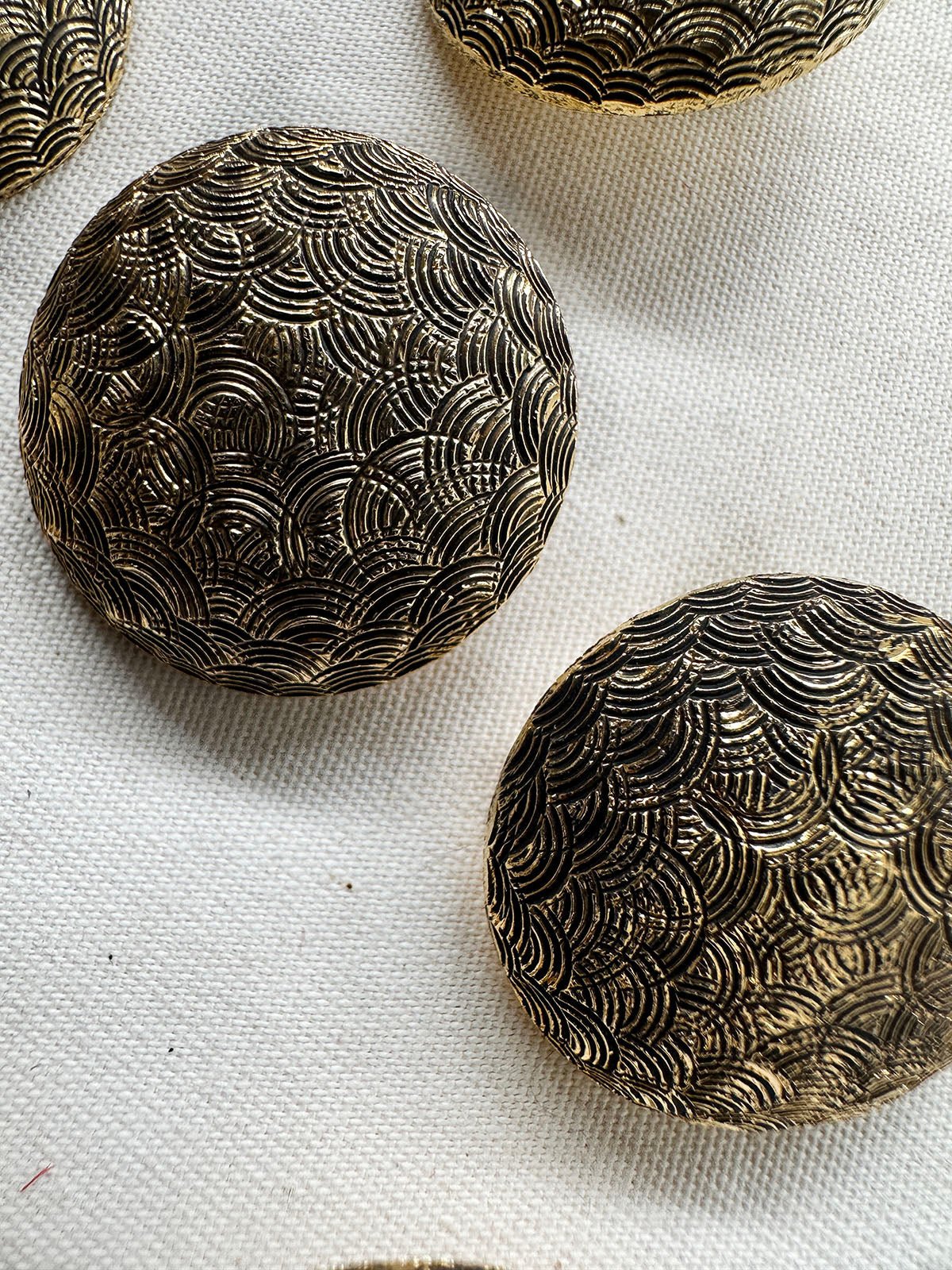 Hammered Metal Tree Top Vintage Per Button - L'Etoffe Fabrics LLC