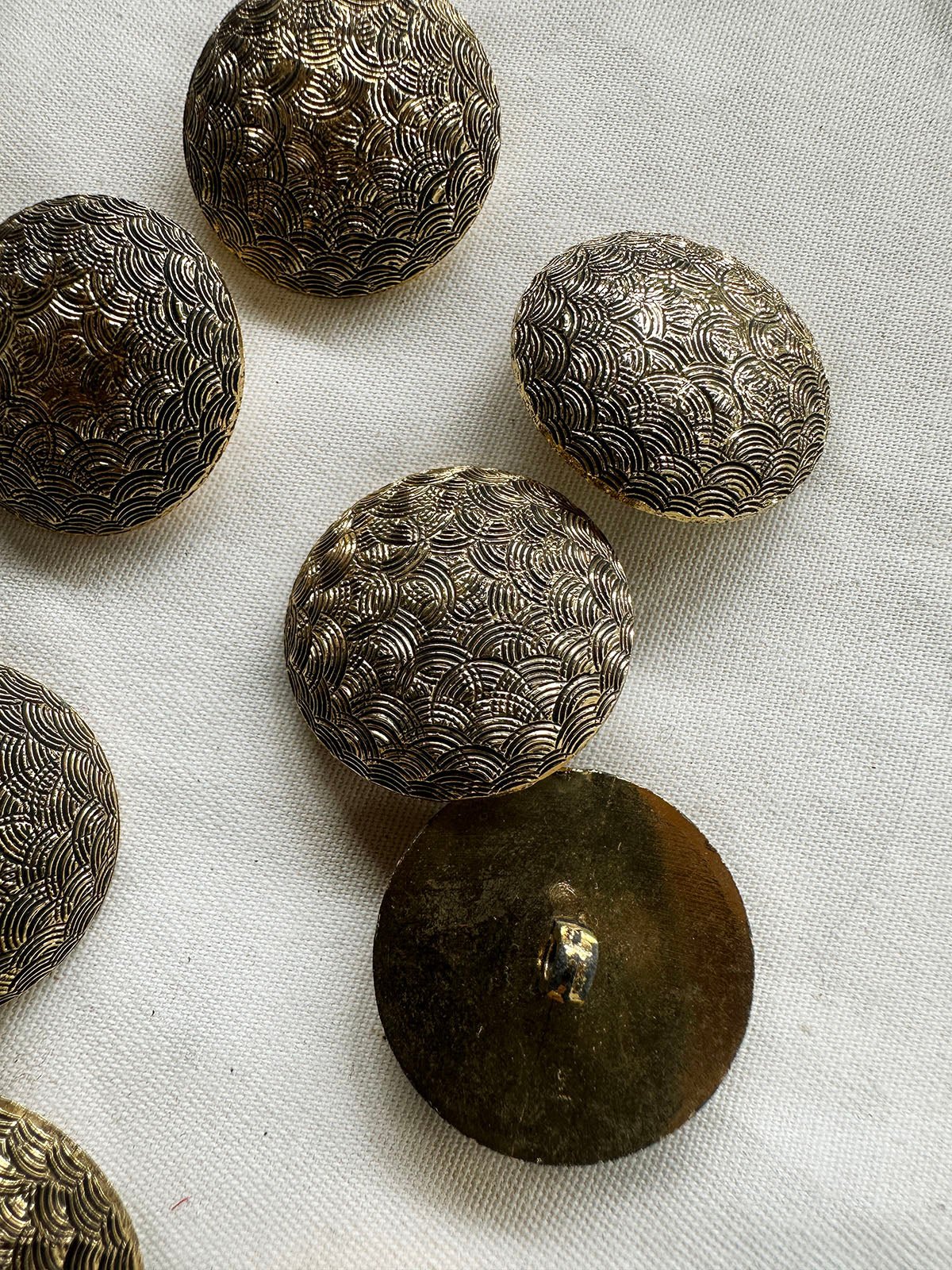 Hammered Metal Tree Top Vintage Per Button - L'Etoffe Fabrics LLC