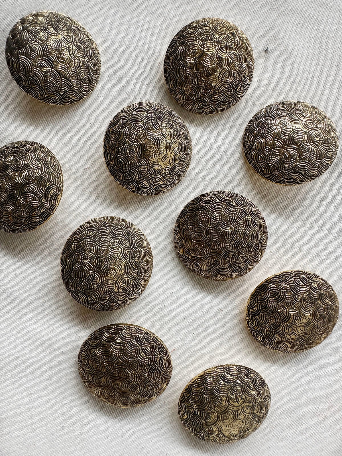Hammered Metal Tree Top Vintage Per Button - L'Etoffe Fabrics LLC
