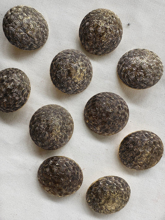 Hammered Metal Tree Top Vintage Per Button - L'Etoffe Fabrics LLC
