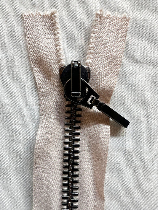 Lampo Luxury Zippers 21" Gunmetal Separating - L'Etoffe Fabrics LLC
