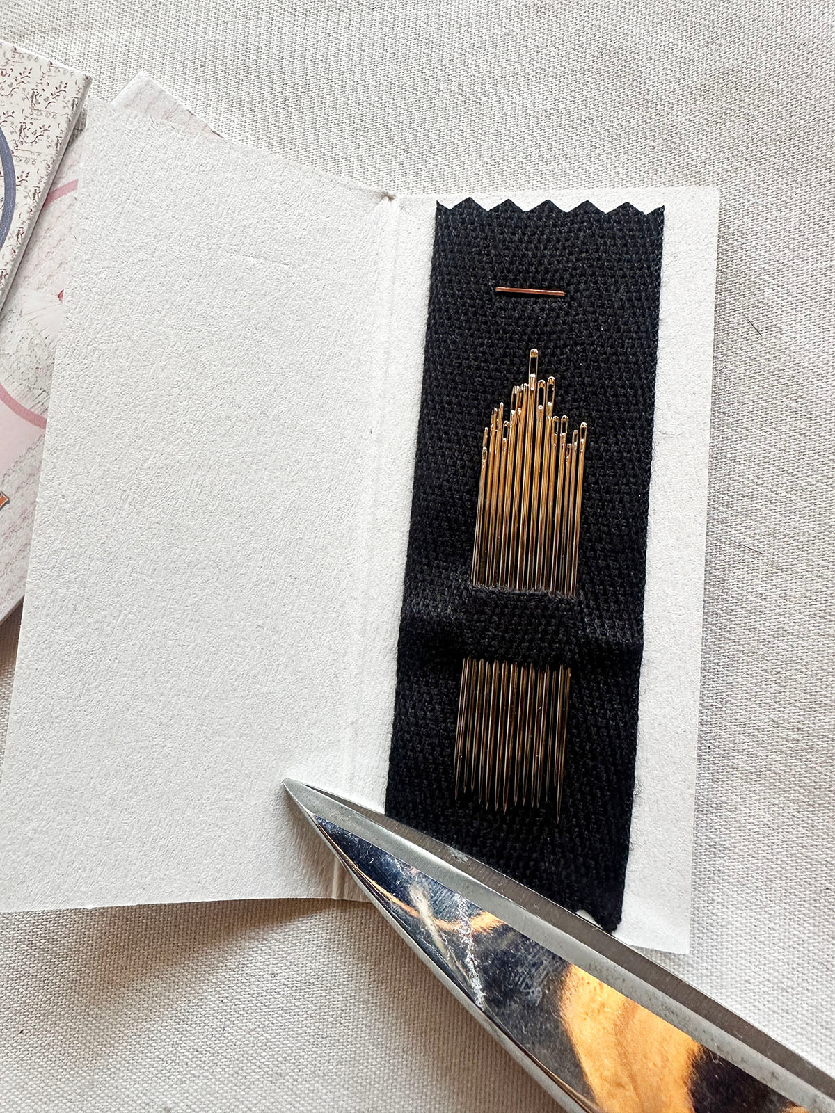 Sajou Long Milliner Needles - L'Etoffe Fabrics LLC