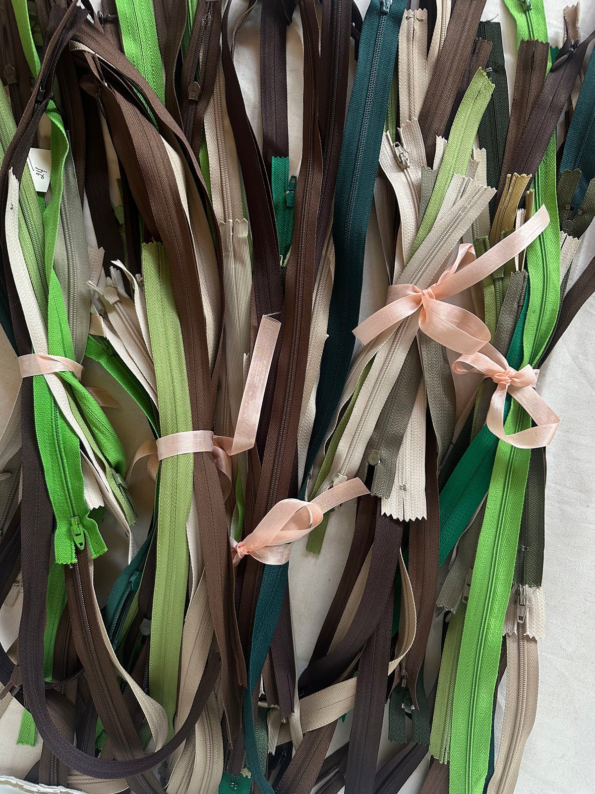 20 Zipper Bundle Earth - L'Etoffe Fabrics LLC