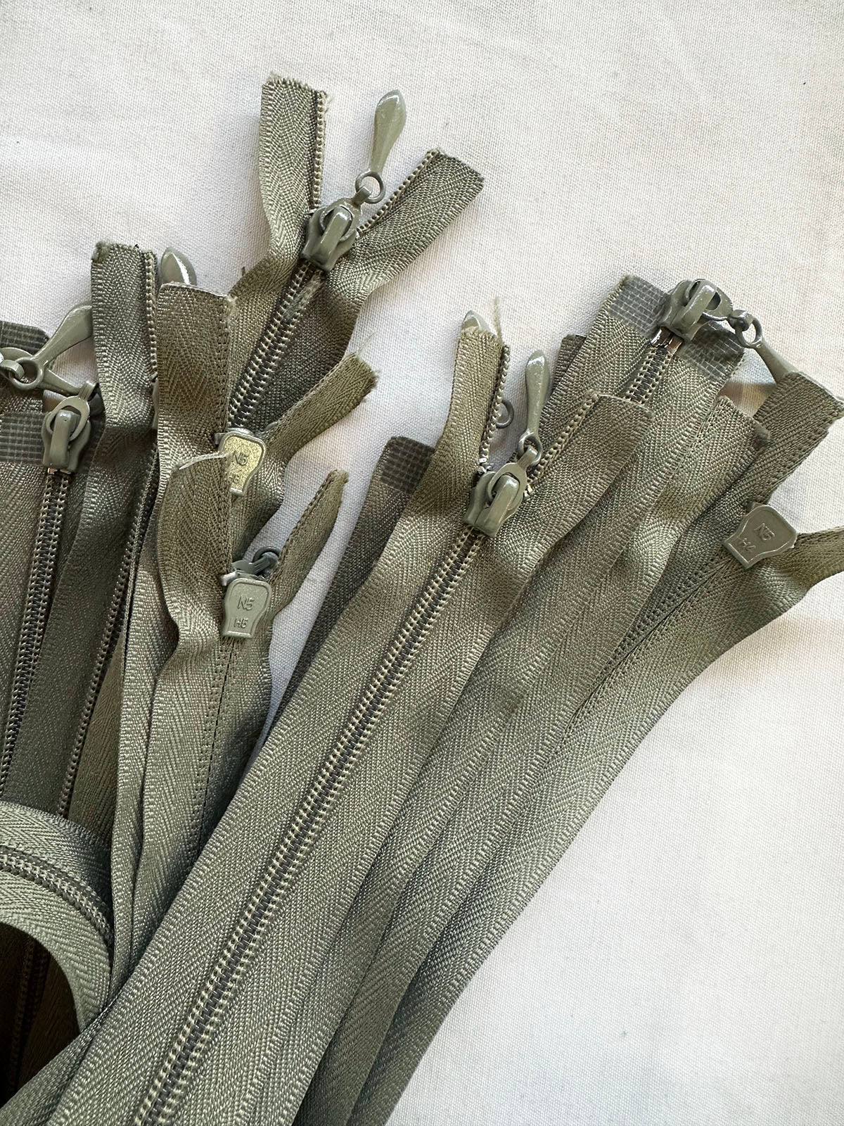 21" Deadstock Sage 2 Way Separating Zipper - L'Etoffe Fabrics LLC