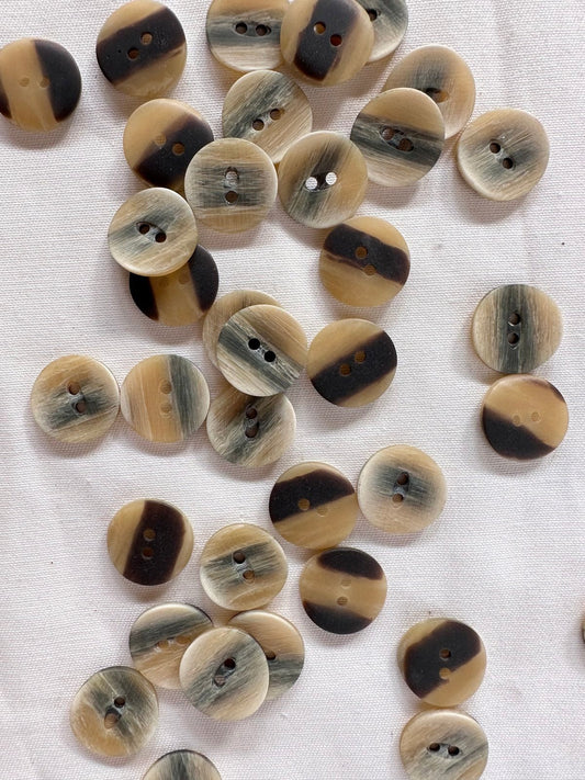 5/8" Tiger Stripe Shirt Buttons 6 ct. - L'Etoffe Fabrics LLC