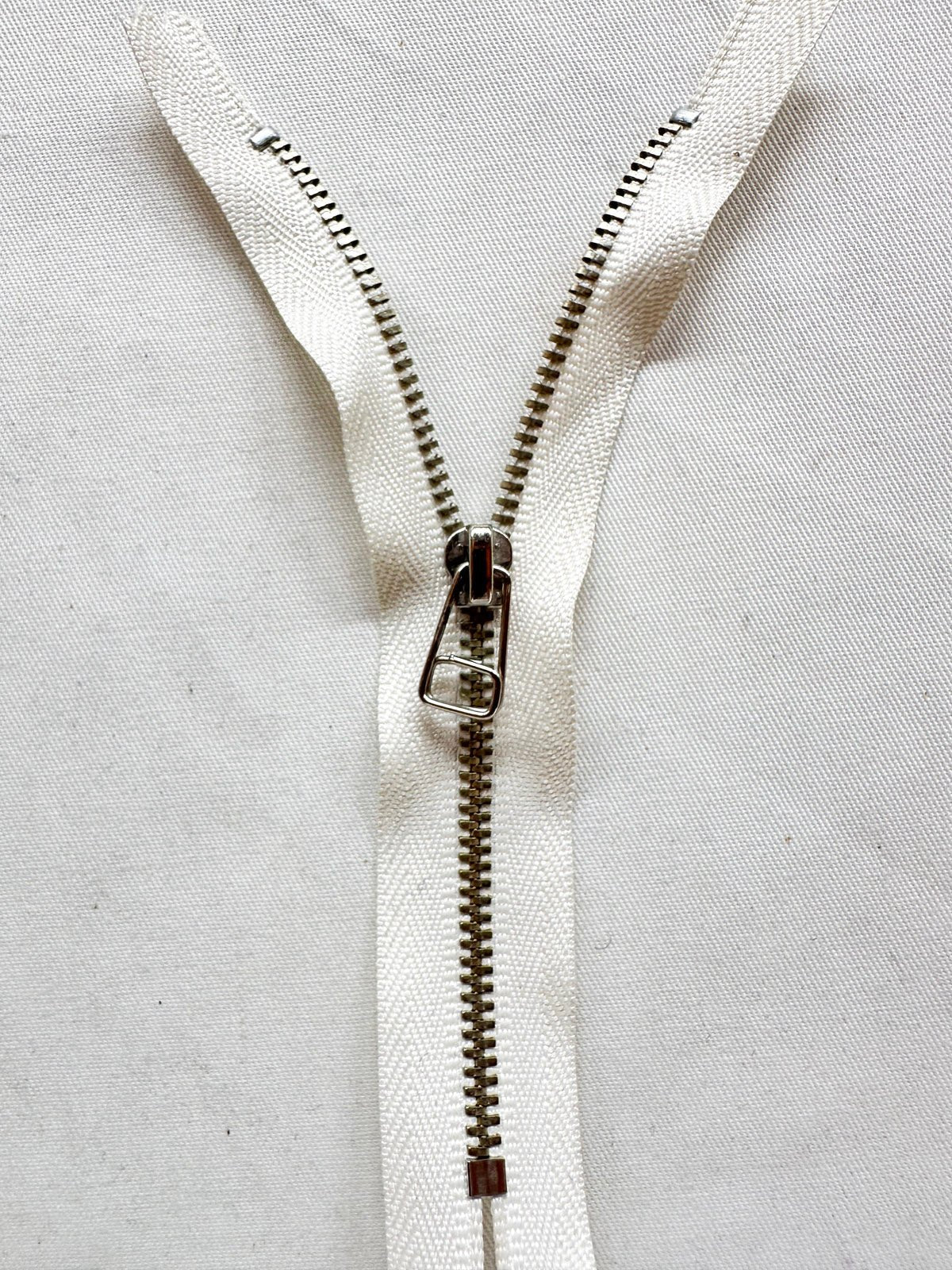 7" Ivory Metal #3 Cool Pull Zipper - L'Etoffe Fabrics LLC