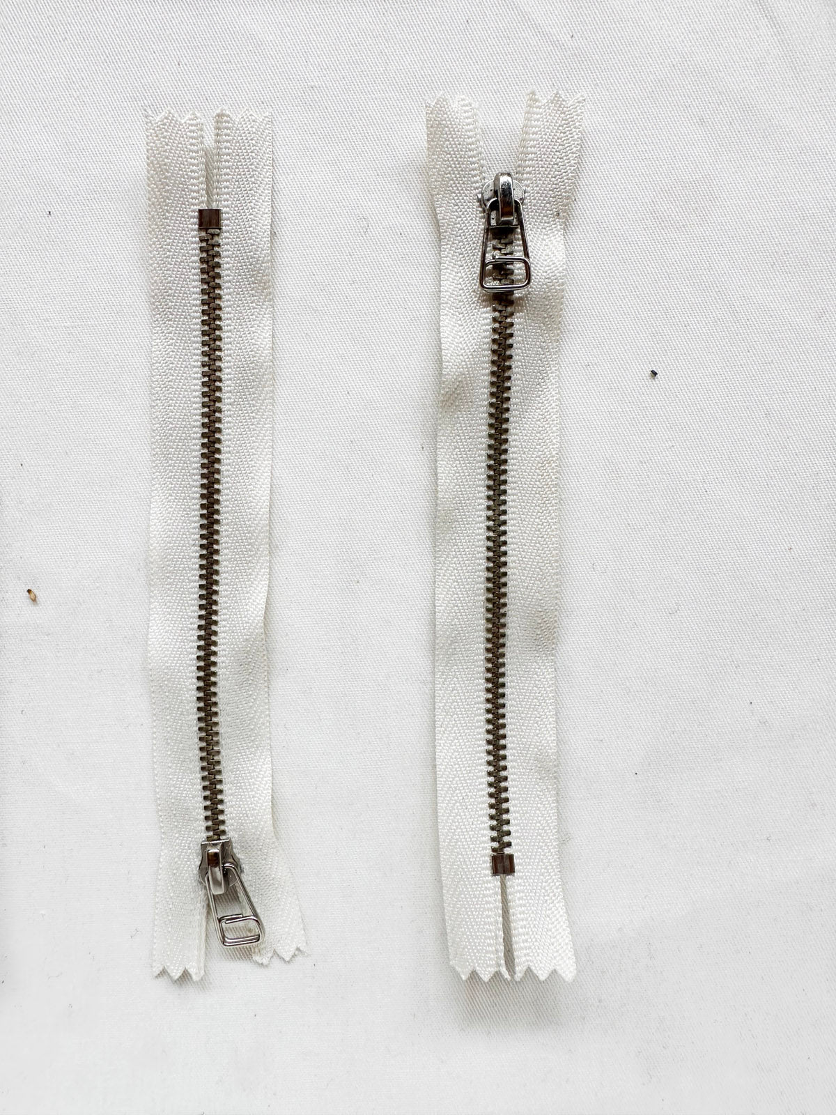 7" Ivory Metal #3 Cool Pull Zipper - L'Etoffe Fabrics LLC