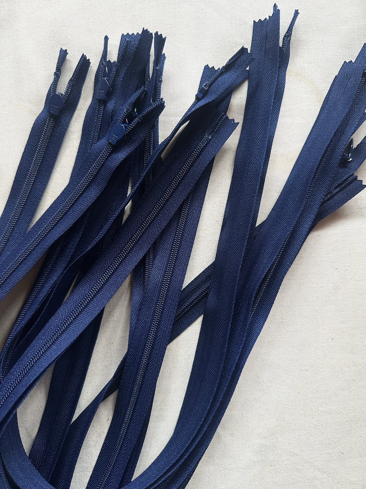 Deadstock Invisible Zippers Navy 22"