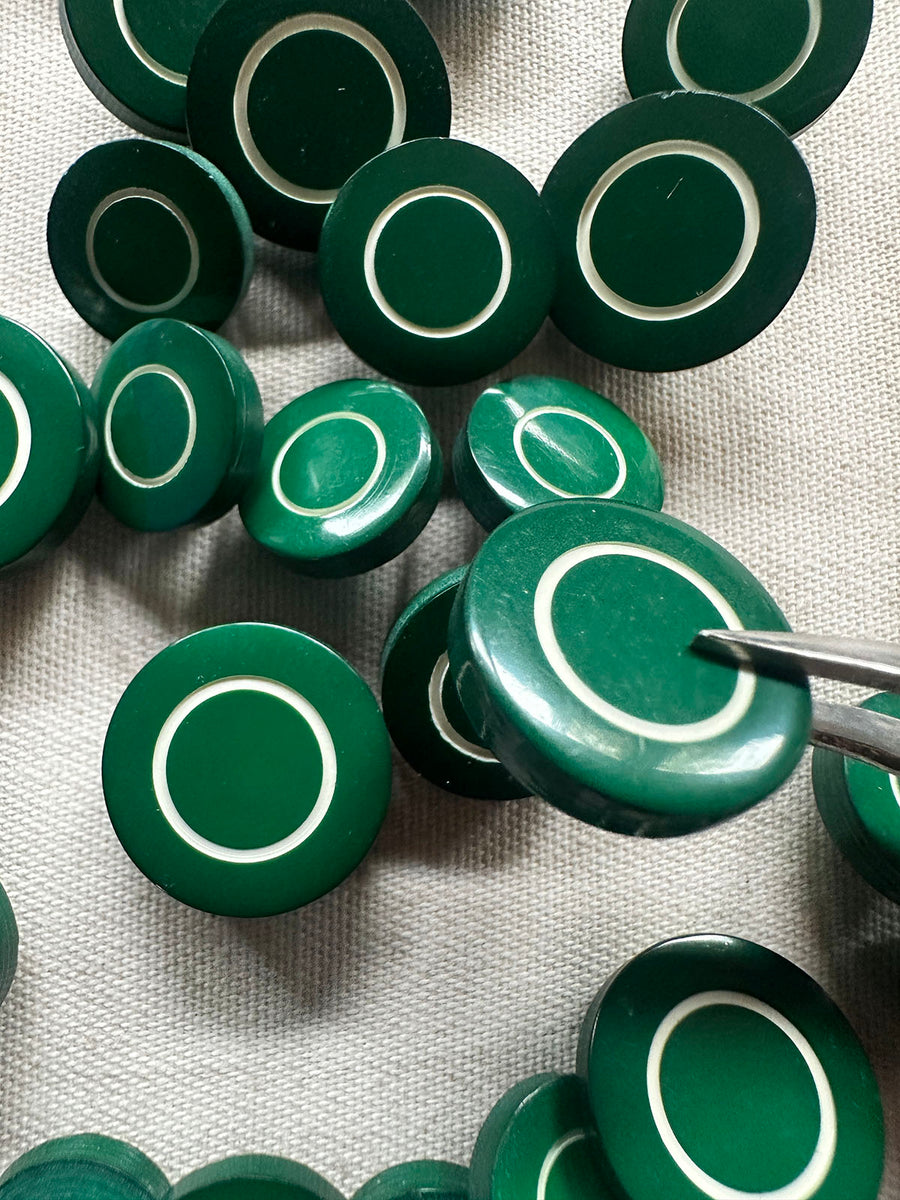 Inner Buttons Italian Vintage Green with White Inner Ring Buttons – L'Etoffe Fabrics LLC