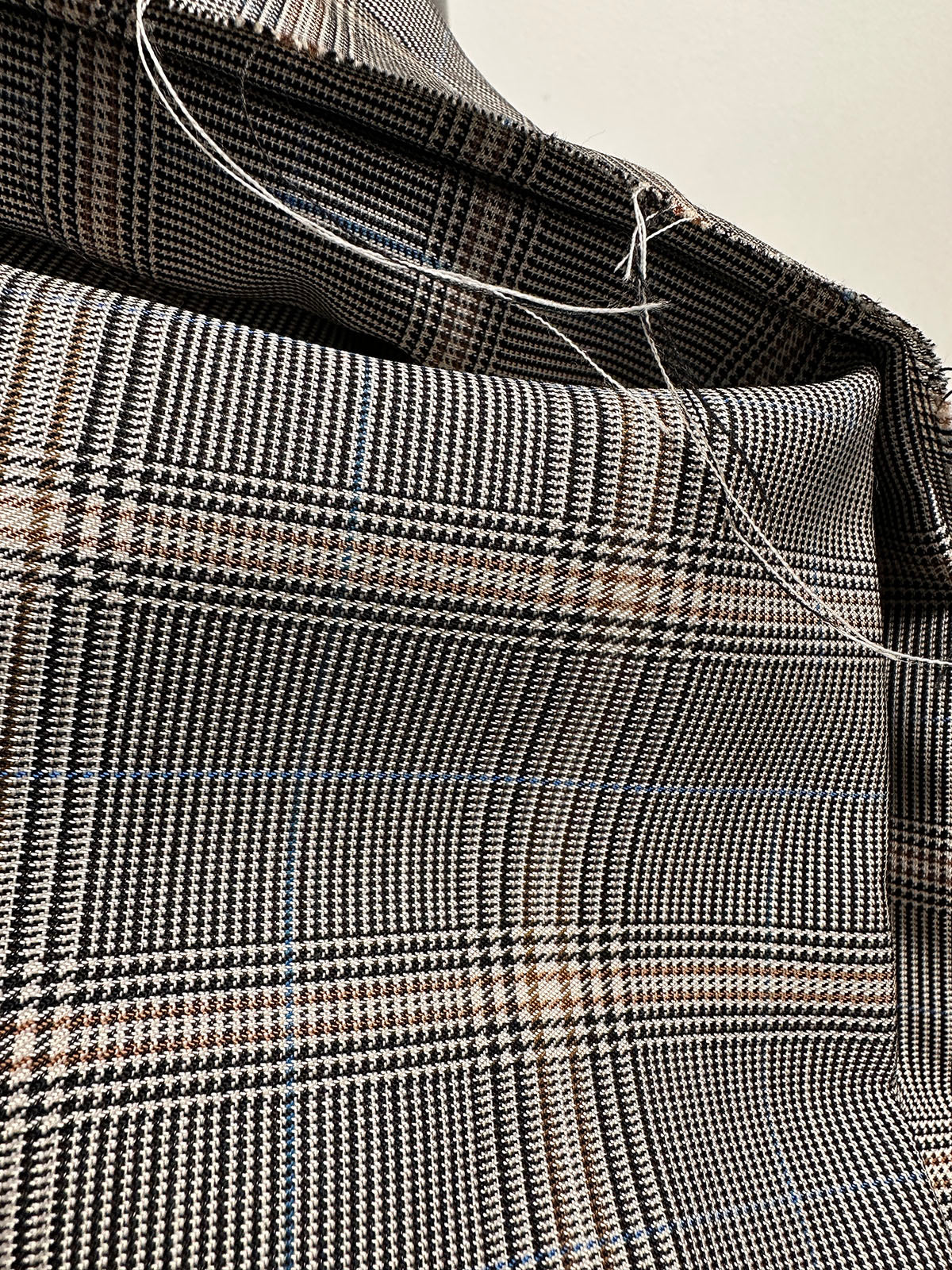 BC Slinky Glenplaid Viscose SUmmer Suiting Gives Bias - S19