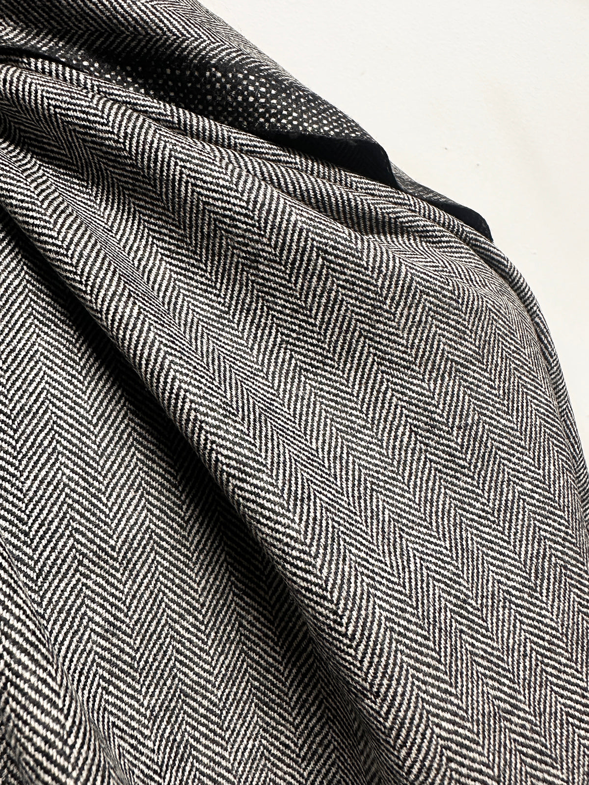 BC Luxury Soft Herringbone Suiting Black White S53