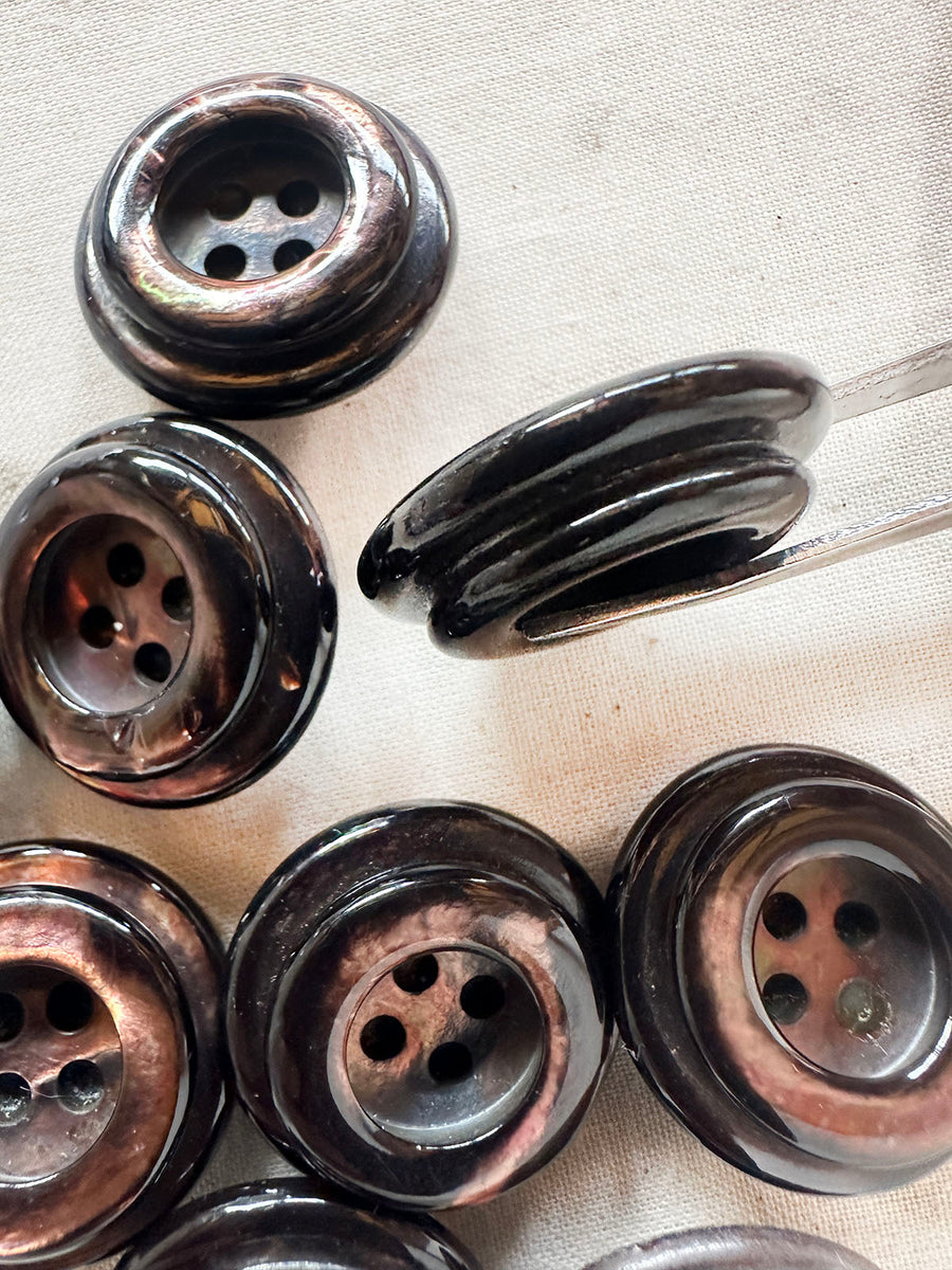 Vintage Italian Wine Shell Chunky Buttons - Wine