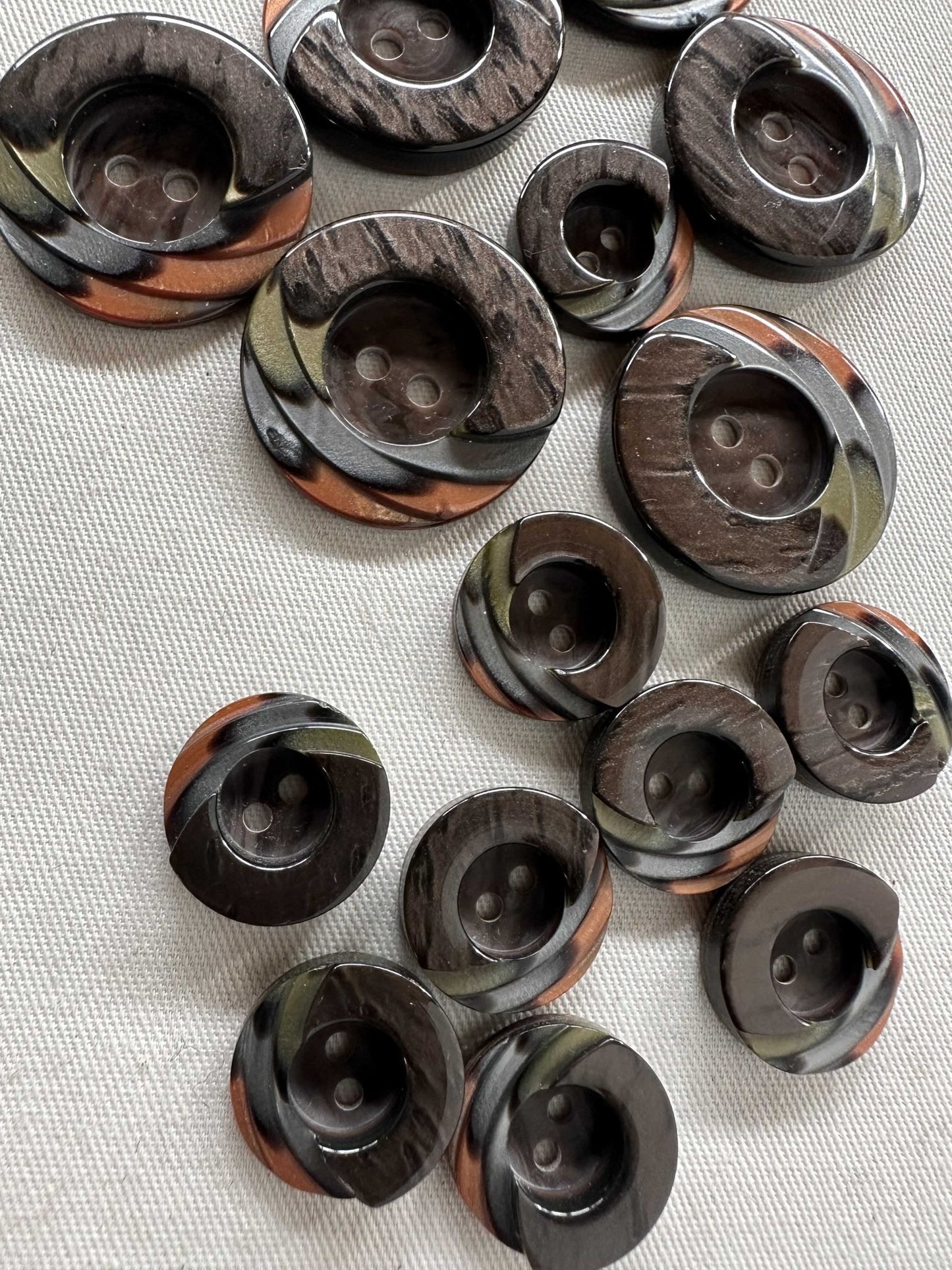 Eagle Tail Designer Vintage Buttons - L'Etoffe Fabrics LLC