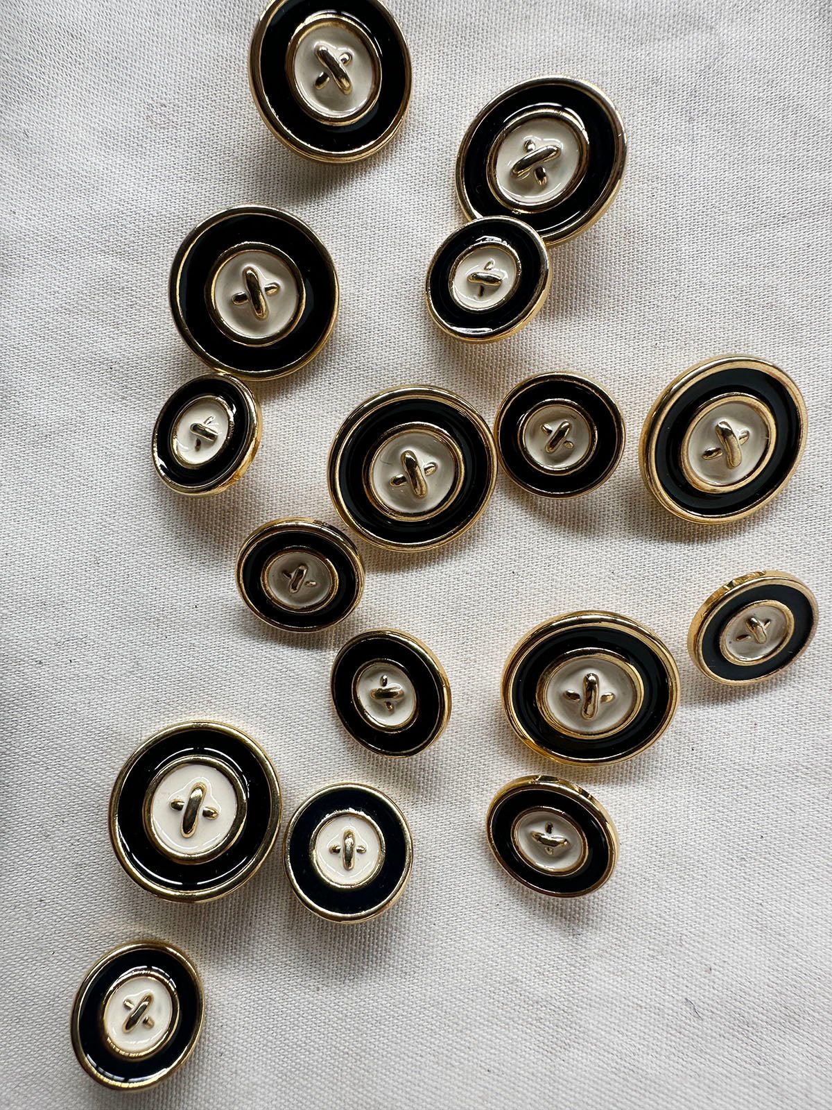 Faux Stitch Enamel Cardigan Buttons - L'Etoffe Fabrics LLC