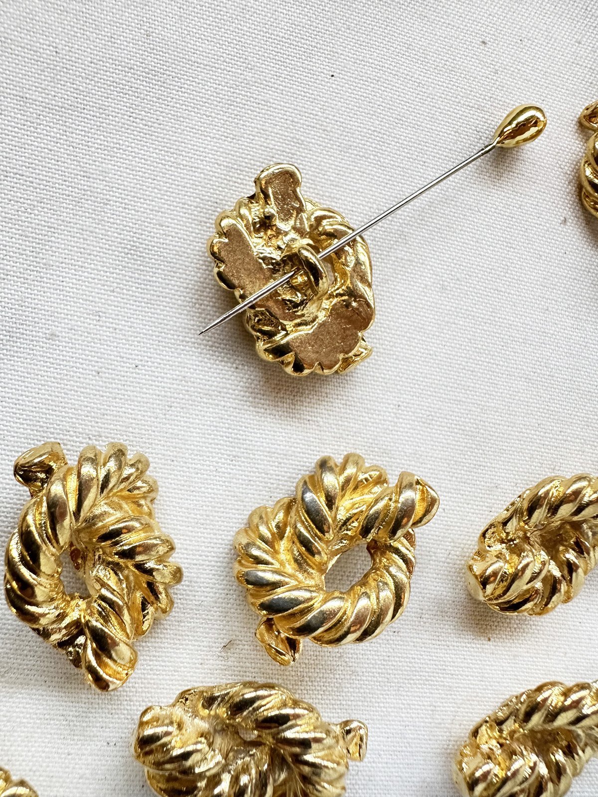 Gold Knots Buttons - L'Etoffe Fabrics LLC