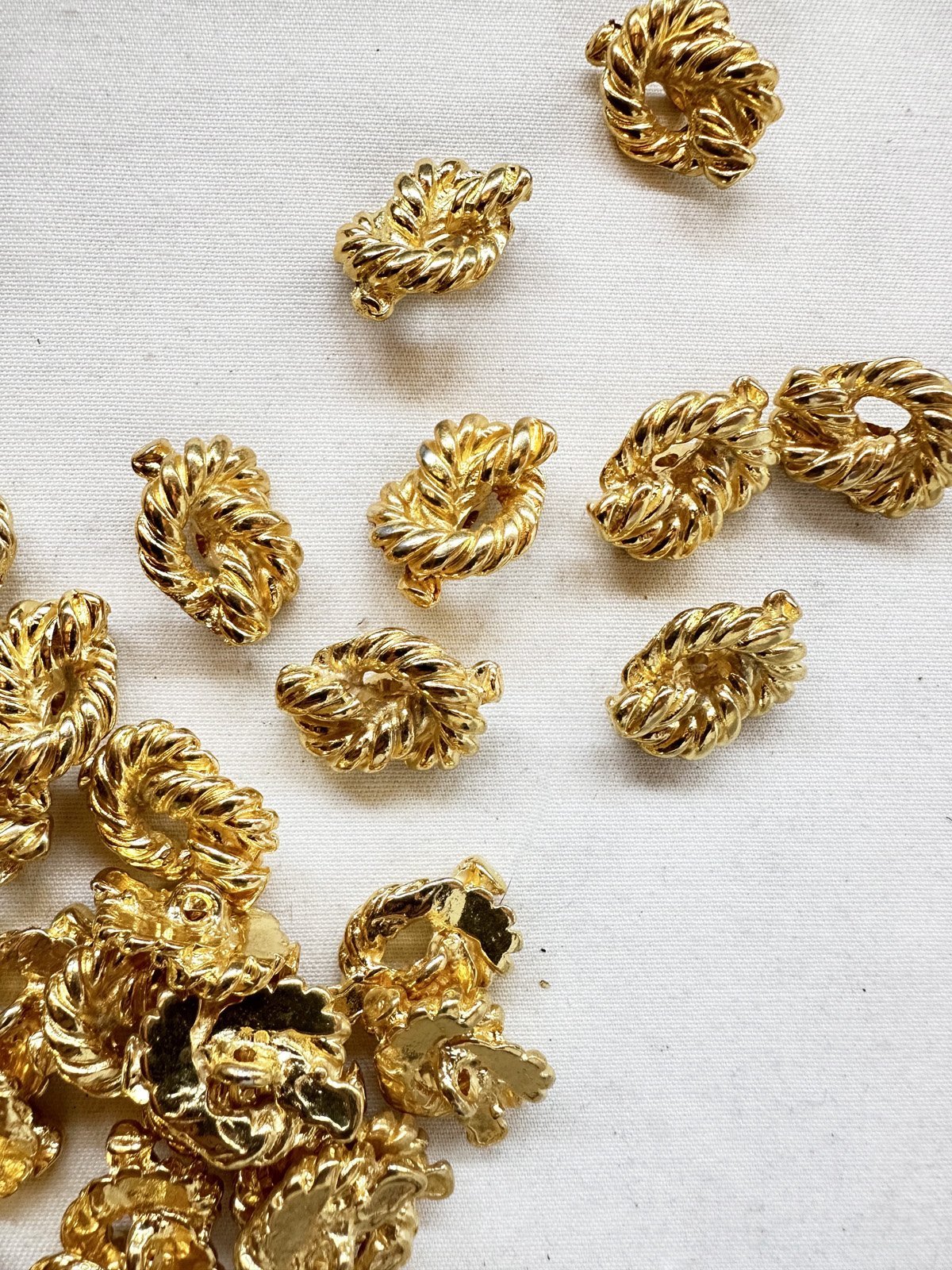 Gold Knots Buttons - L'Etoffe Fabrics LLC