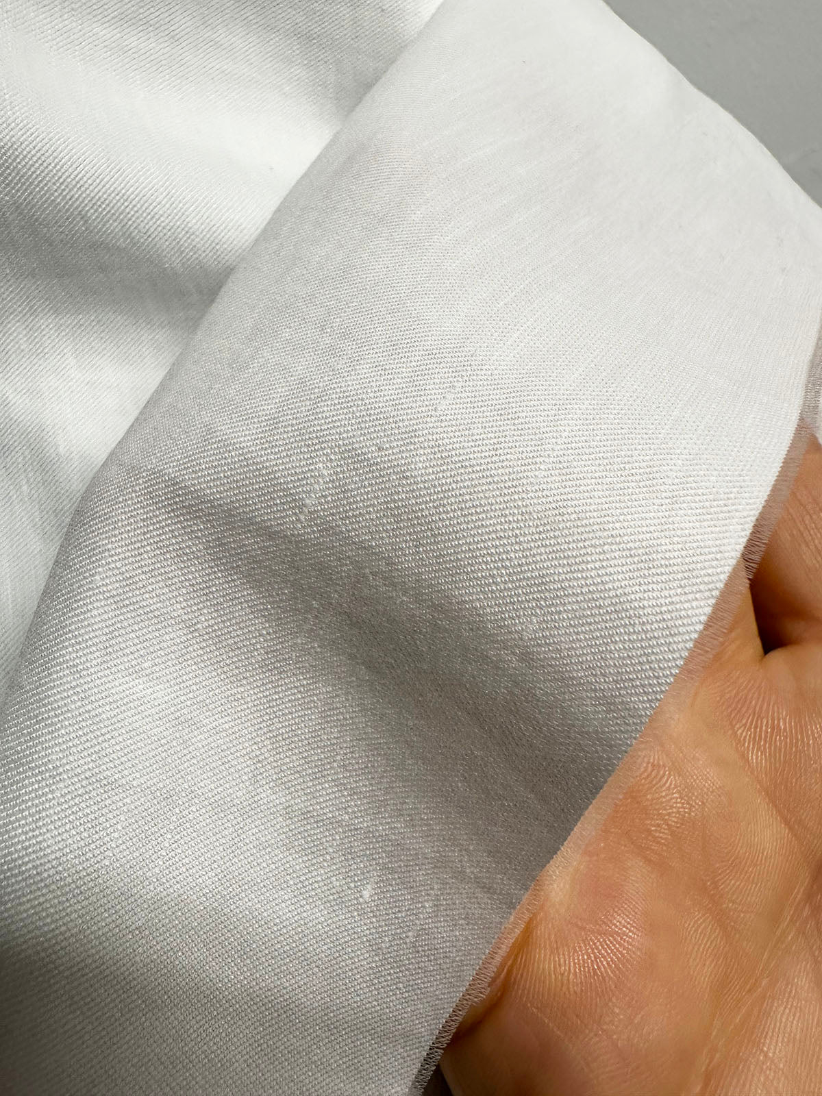 Italian Relaxed White Shirting - L'Etoffe Fabrics LLC