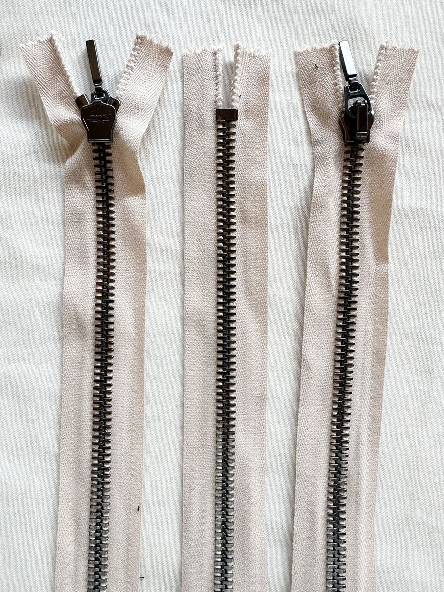 Lampo Luxury Zippers 21" Gunmetal Separating - L'Etoffe Fabrics LLC