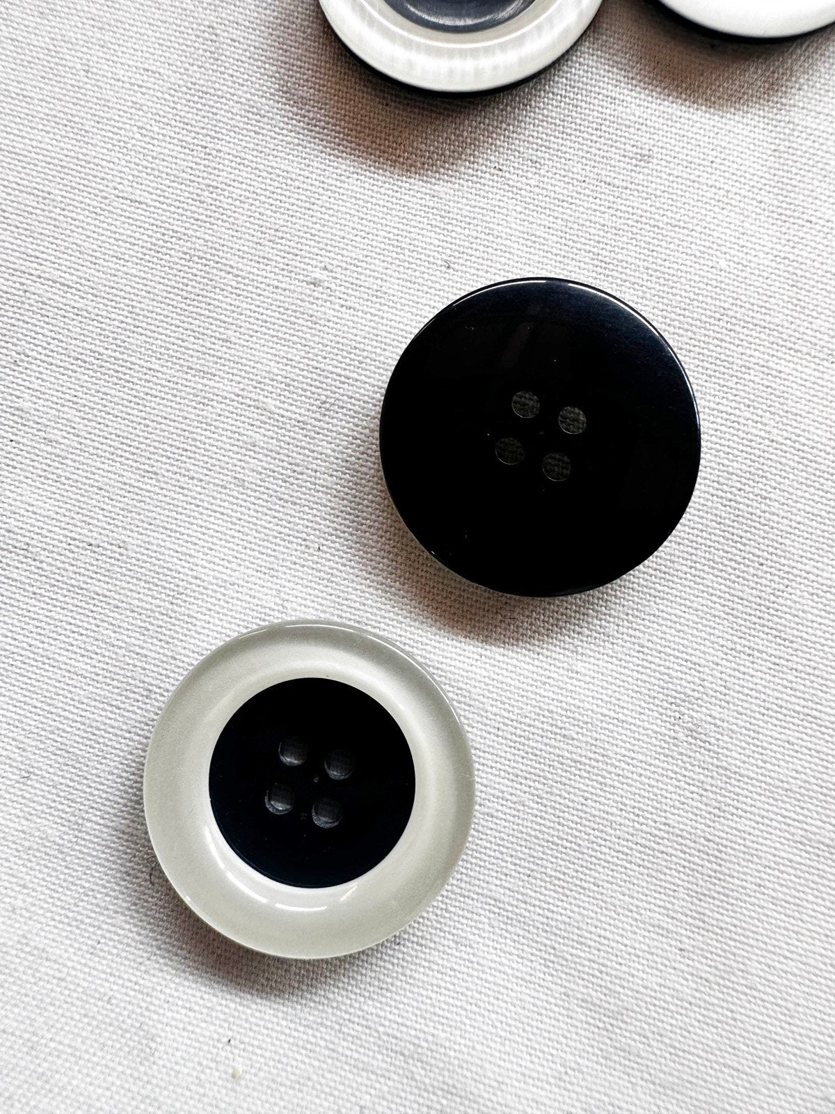 Pearly Edge Black Buttons - L'Etoffe Fabrics LLC