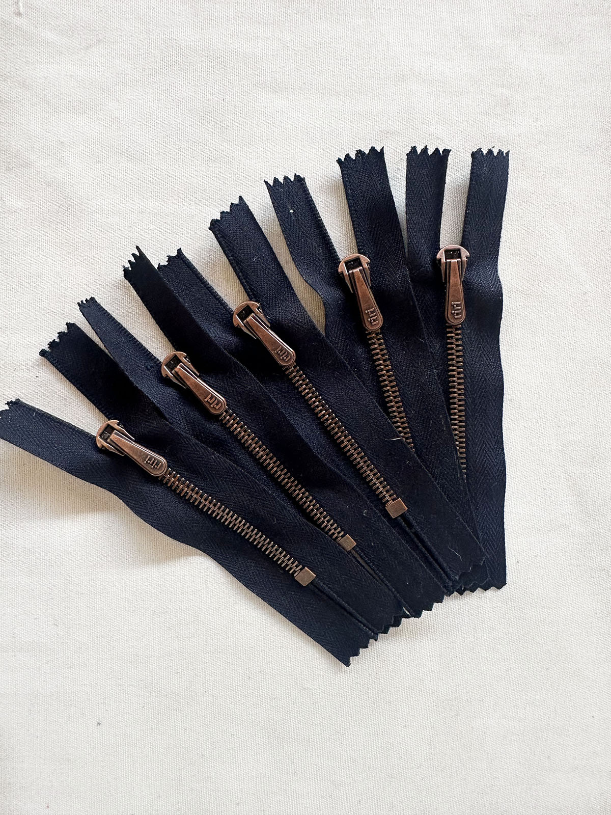 RiRi Zipper Bundle 5 count 2 3/4" Long - L'Etoffe Fabrics LLC