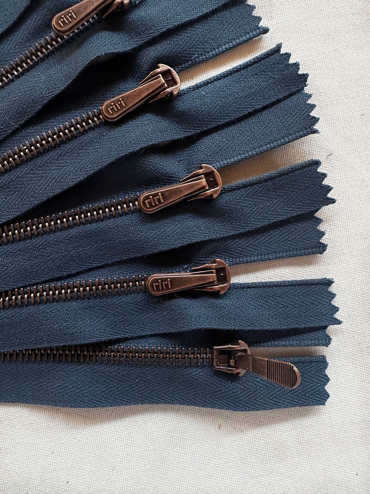 RiRi Zipper Bundle 5 count 2 3/4" Long Blue Grey - L'Etoffe Fabrics LLC