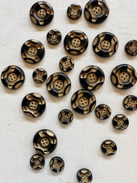 Vintage Italian Carved Buttons - 117 - L'Etoffe Fabrics LLC