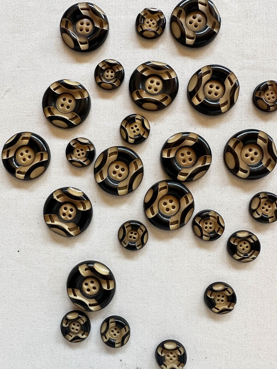 Vintage Italian Carved Buttons - 117 - L'Etoffe Fabrics LLC