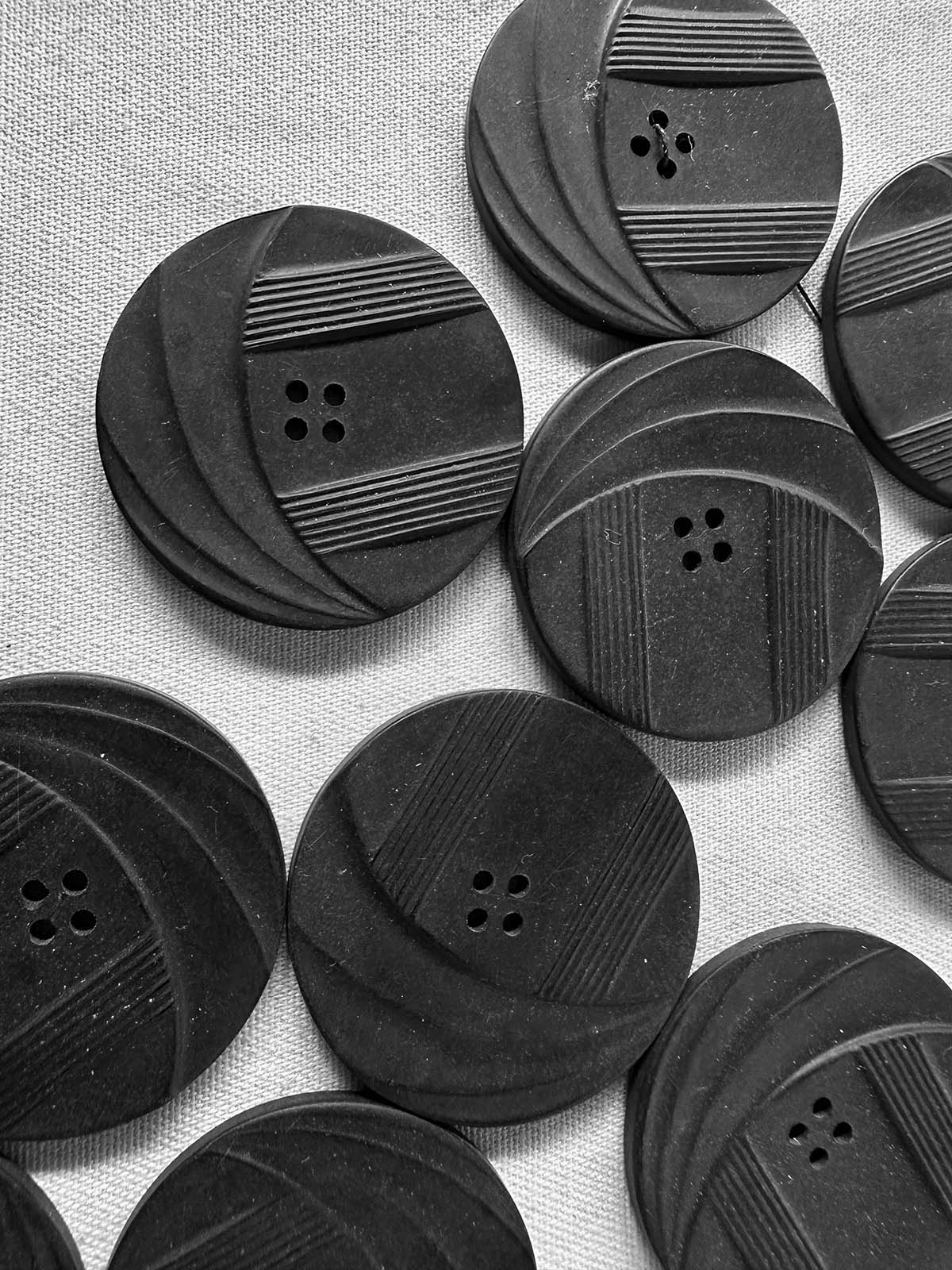 Deco Button Vintage Italian Deco Buttons – L'Etoffe Fabrics LLC