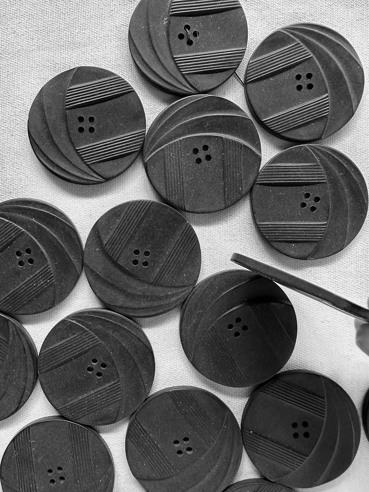 Vintage Italian Deco Buttons - L'Etoffe Fabrics LLC