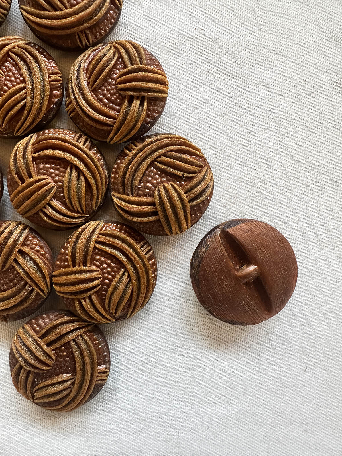 Vintage Italian Earth Buttons - L'Etoffe Fabrics LLC