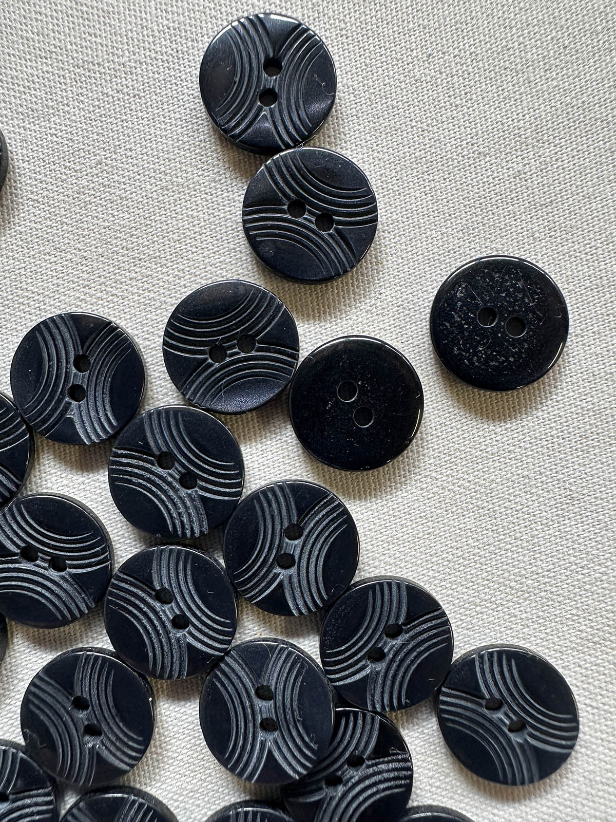 Vintage Italian Etched Midnight Blue Shirt Buttons - L'Etoffe Fabrics LLC