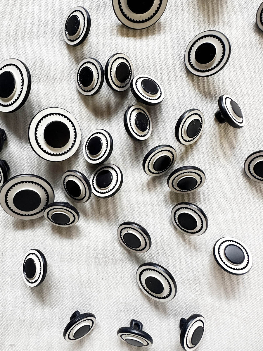 Vintage Italian Navy White Pinked Edge Buttons - L'Etoffe Fabrics LLC