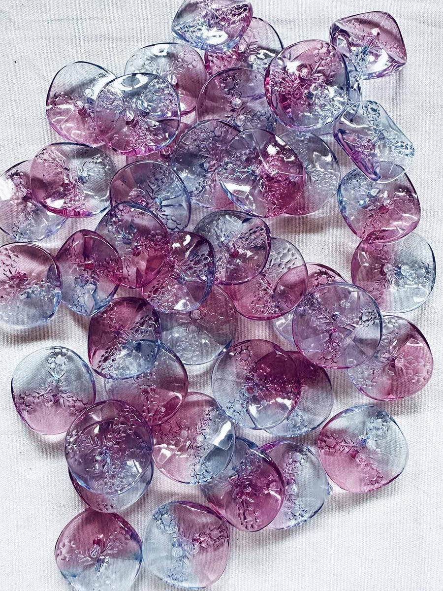 Wavy Beach Flower Buttons - L'Etoffe Fabrics LLC