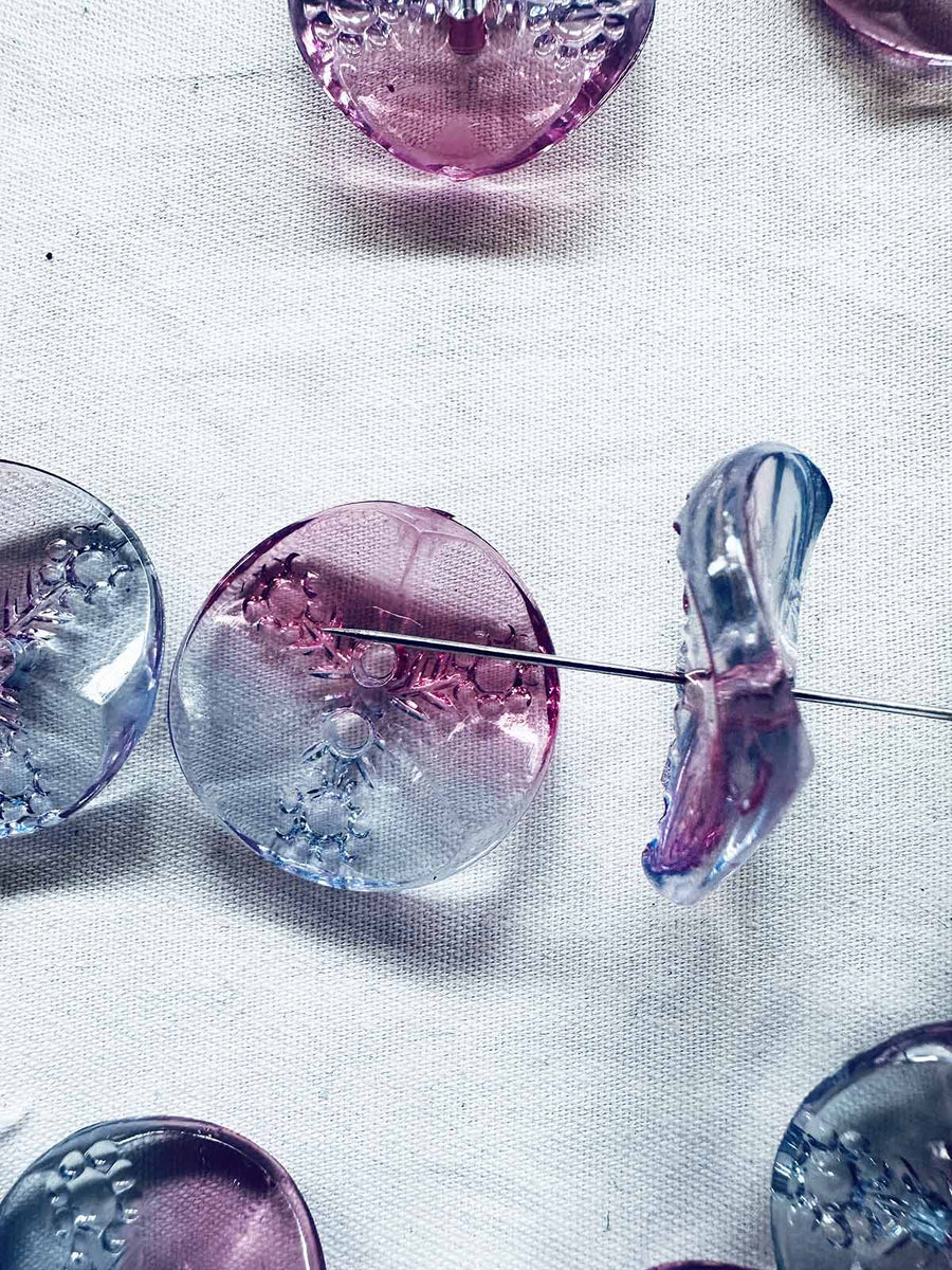 Wavy Beach Flower Buttons - L'Etoffe Fabrics LLC