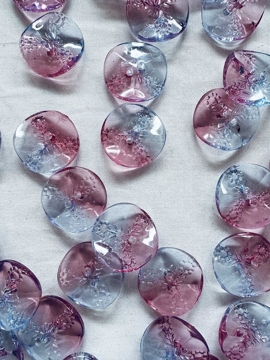 Wavy Beach Flower Buttons - L'Etoffe Fabrics LLC